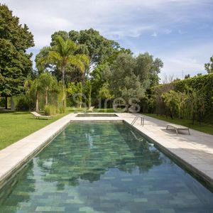 Venta De Apartamento Equipado De 2 Dormitorios Y 2 Baños En Zona Colegios