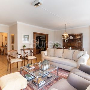 Venta De Apartamento 4 Dormitorios, Pocitos, Montevideo