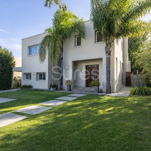 Venta De Casa De 4 Dormitorios En La Tahona