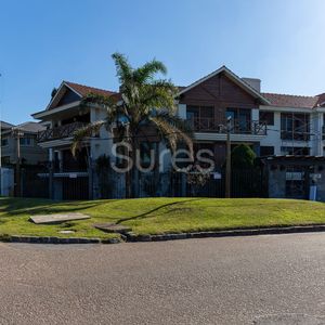 Venta De Apartamento De 3 Dormitorios En Carrasco, Montevideo