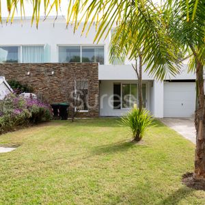 Venta Casa De 4 Dormitorios Frente A La Playa En El Pinar