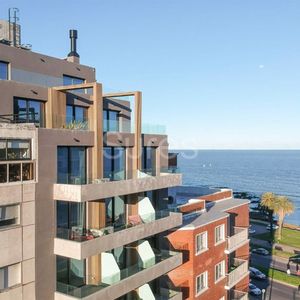 Venta Apartamento 2 Dormitorios Con Terrazas Y Garajes En Punta Carretas