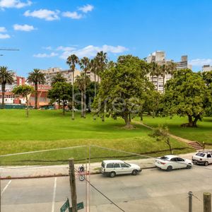 Venta De Monoambiente Con Terraza Y Vista Lateral Al Mar, Con Renta - Sigma Biarritz