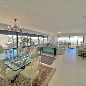 Venta De Apto En Edificio Portofino , Peninsula , Punta Del Este