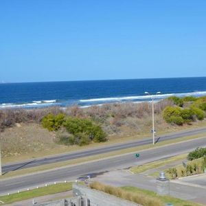 Venta De Apartamento De 2 Dormitorios En Suite Frente Al Mar En Edificio Brava 28 Punta Del Este
