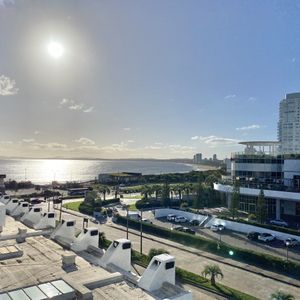 Venta De Apartamento 3 Dormitorios + Dependencia Playa Mansa