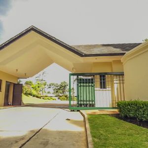 Casa En Venta 4 Dormitorios + Dependencia Barrio Privado Boulevard Park