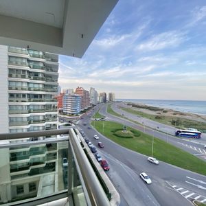 Venta Apartamento 3 Dormitorios Y Dependencia Edificio Imperiale Punta Del Este