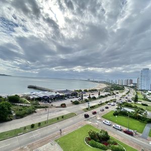 Venta Apartamento 3 Dormitorios Mas Dependencia Edificio Malecon IV