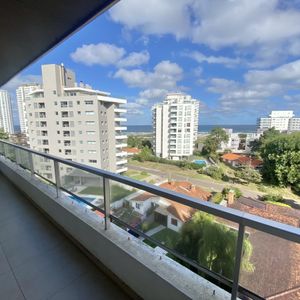 Venta Apartamento 3 Dormitorios Edificio Moon Punta