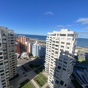 Venta De Apartamento De 3 Dormitorios En Parquemar Center F