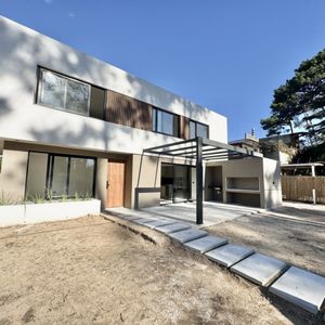 Venta De Casa 3 Dormitorios A Estrenar - Zona Colegios