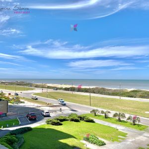 Venta De Apartamento De 3 Dormitorios Y Dependencia - Torre Lobos Punta Del Este