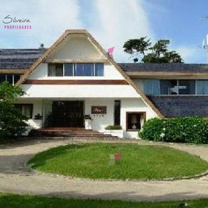 Hermoso Chalet En Barrio Golf