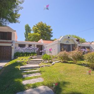 Casa De 4 Dormitorios Con Piscina Climatizada En Alquiler