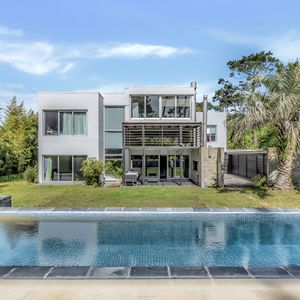Casa De 5 Dormitorios En Venta Punta Del Este