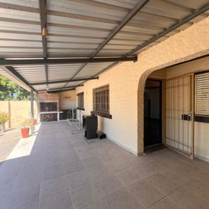 Casa En Alquiler- Destaca Ubicación Y Estado