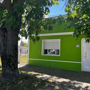 Casa 2 Dorm. En Alquiler Colonia 50m Del Shopping
