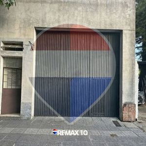 Gran Salón Con Potencial Comercial O Logístico