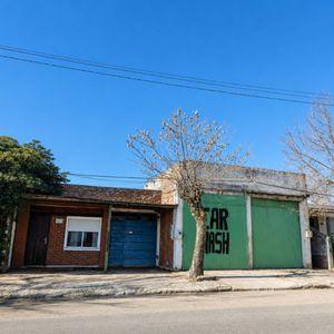 Oportunidad Para Inversores  3 Casas Mas Galpón.