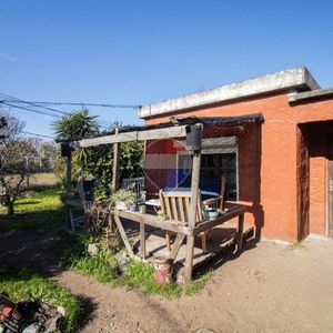 Venta Casa De 3 Dormitorios + Apartamento Salinas