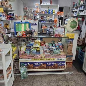 Kiosco Al Lado De Colegio Y Frente A Parada