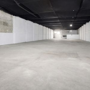 Garibaldi Y Martin C. Martínez | Galpón 1.423 M2