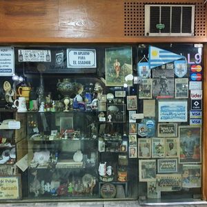 Alquiler Local Comercial En Galeria Delondon