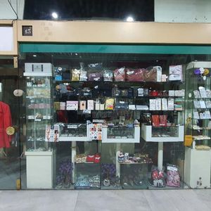 Alquiler Local Comercial En Galeria Cristal Centro