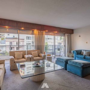 Venta De Apart Pocitos 3d, 3b + Serv+balcon+garage
