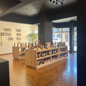 Venta Local Vinos-catas-arte/diseño Eventos Cordon