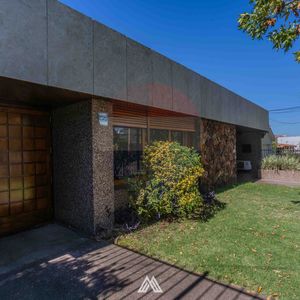 Venta Casa Buceo 3dorm Con Barbacoa Y Piscina