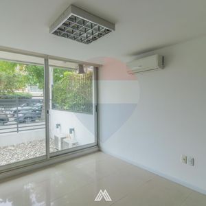 Venta Oficina / Local En Punta Carretas Con Garaje