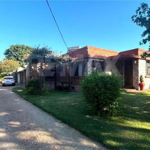 Chacra De 3 Hectáreas Con 4 Construcciones Y Renta
