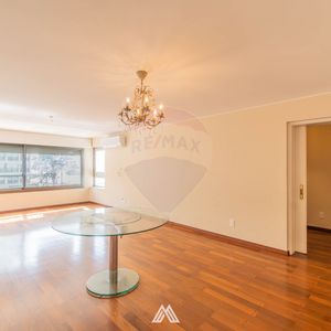 Venta Apartamento Pocitos 4 Dormitorios / Garaje