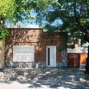 Venta Casa 2 Dormitorios Con Patio En Las Piedras