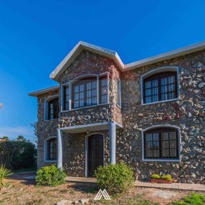 Venta Casa Lomas De Solymar 4 Dormitorios 2 Baños