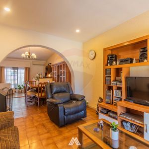 Venta Casa De 2 Dormitorios Y Apartamento Al Fondo