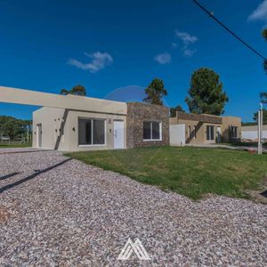 Venta Casa De 3 Dormitorios La Floresta Con Renta