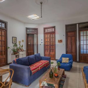 Venta Casa De Altos Más 3 Locales Y Garaje, Aguada