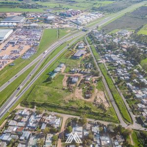 Venta De Gran Predio Con Depósitos-oficinas Ruta 1