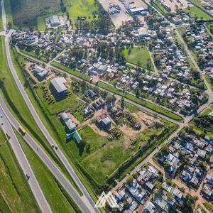 Alquiler De Gran Predio Con Depósitos Sobre Ruta 1