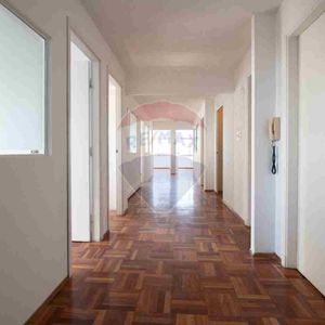 Venta Amplia Oficina En Cordon Con Buena Renta