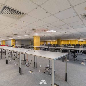 Alquiler Oficina Semiequipada En Centro
