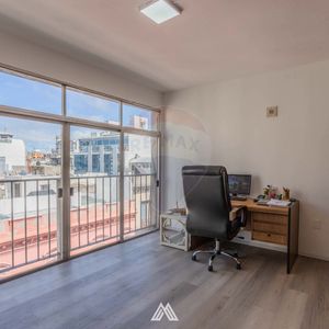 Venta Oficina Con Renta Y Garaje Ciudad Vieja