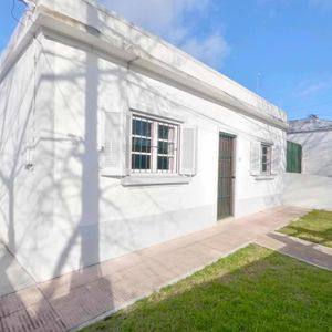 Venta Casa 2 Dormitorios  Ituzaingo Con Renta.