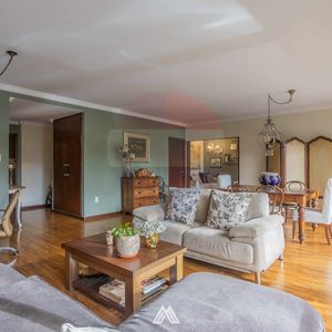 Venta Apartamento Tres Dormitorios Garaje Pocitos