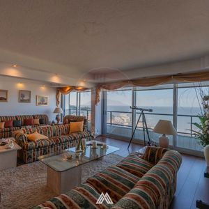 Vende Apartamento 4d + Servicio + 2gje Pocitos