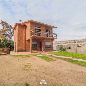 Venta Casa 3 Dormitorios En Pando Con Gran Terreno