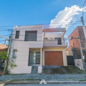 Venta De Casa Con 3 Dormitorios En Centro De Pando